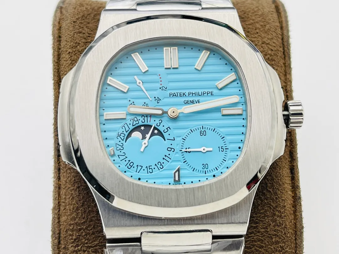 【Top Replica】💰6400! Patek Philippe [PFF Factory2022 Wall Crack Recommendation] The highest version on the market V5 upgraded ultra-thin version [The highest quality version on the market] Patek Philippe Patekphilippe Sports Series (Nautilus) 5724 (Domineering President) upgraded ultra-thin version of the Pearl Tuo, details: 1⃣️All functions are the same as the genuine ones (10-digit kinetic energy display, 7-digit calendar and moon phase 4-digit small second hand), with the same horizontal embossed pattern as the original, with fluorescent scales! 2⃣️Diameter 40 mm, 904L gold-plated stainless steel, sapphire glass mirror. 3⃣️The outer diamonds of models 5722 and 5724 are Swarovski diamonds, which are transparent and shiny, with extraordinary temperament. As close to the original as possible within the current state of the art, this watch is ready for all occasions! PFF Factory’s ingenious work welcomes your appreciation! (Buy now and get a PFF factory-customized version of a business pen for free, so that you can face any challenge calmly with full taste and style)